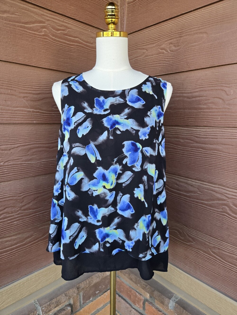 NWT Apt. 9 Black & Blue Floral Sleeveless Blouse – Size Medium